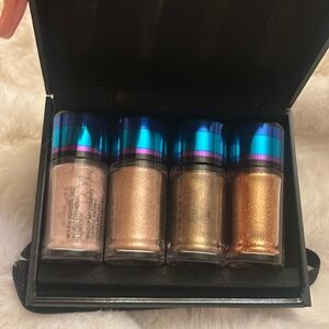 MAC Irresistibly Charming Glitters & Pigments Gold NEW